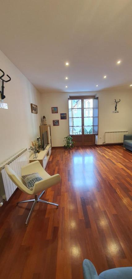 El Mussol De La Vila Camprodon, Balconets Amb Vistes A La Placa Εξωτερικό φωτογραφία